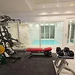 Ug Neubau City Wohnung - Pool, Gym, Sauna, Zweites Bad Extra Buchbar