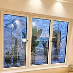 Ug Neubau City Wohnung - Pool, Gym, Sauna, Zweites Bad Extra Buchbar