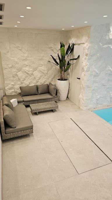 Apartment Ug Neubau - Pool, Gym, Sauna, Zweites Bad Extra Buchbar Munich